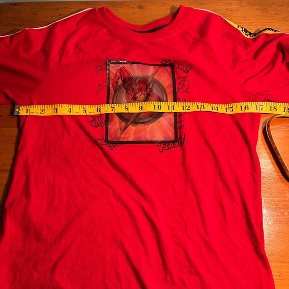 “The Flash” 3D Lenticular Changing Image Long Sleeve Red T-Shirt ~ Small Adult - Picture 15 of 17